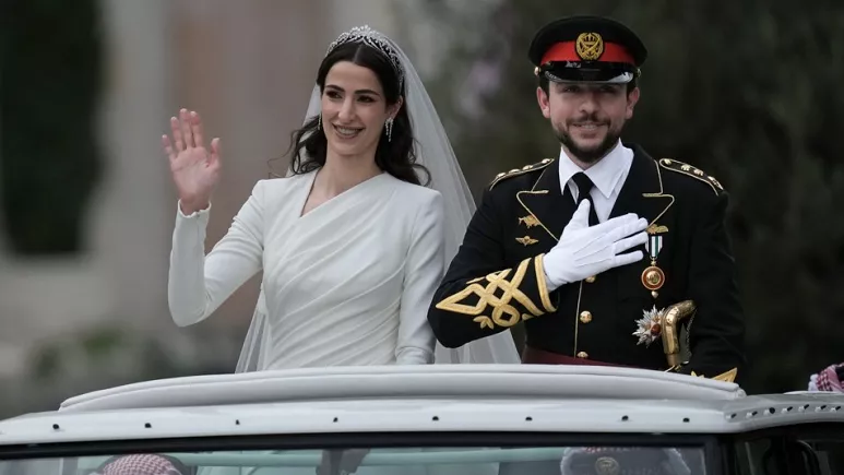 Ürdün Veliaht Prensi Hüseyin, Suudi mimar Racva Al Seyf, üç gün süren düğünle evlendi