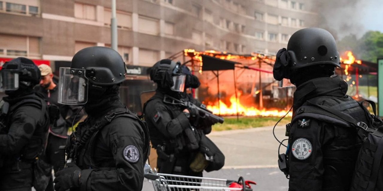 Fransa Yangın Yeri: 875 Kişi Gözaltına Alındı