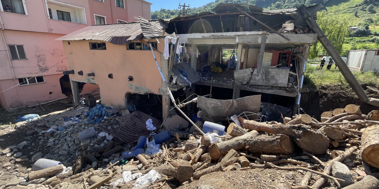 Trabzon'da Paklık Tesisi Bomba Üzere Patladı