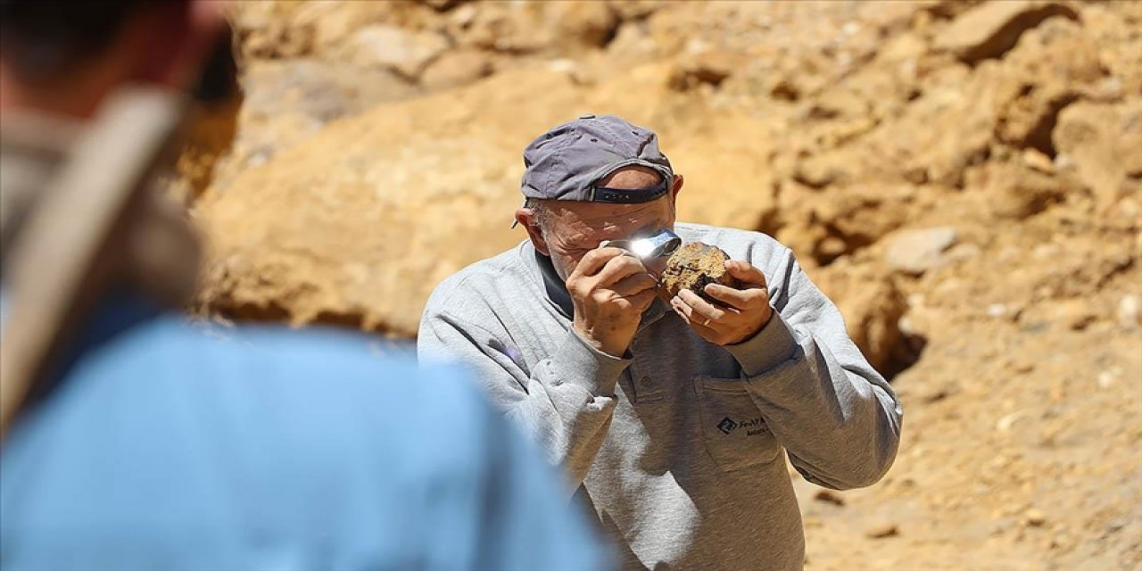 Bilim İnsanları Bayburt'ta: Köylülerin Yıllardır 'Çıra' Diye Yaktığı Husus Kehribar Çıktı