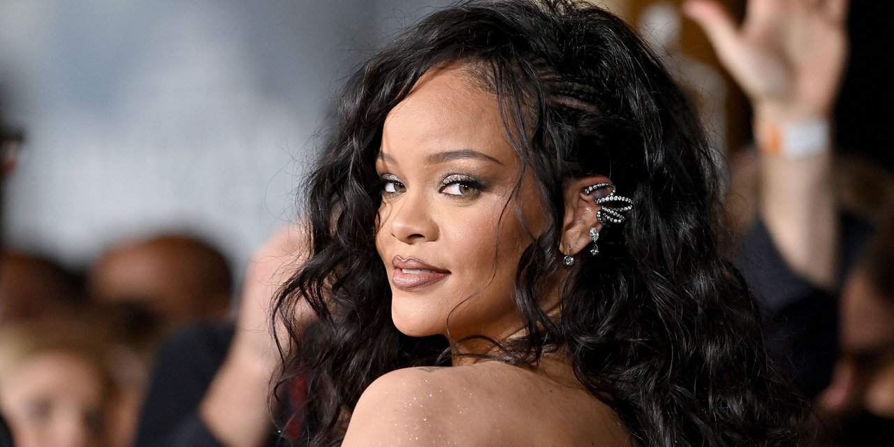 Yürekli pozlar ağızları açık bıraktı... Rihanna’nın iç çamaşırlı fotoğraflarına beğeni yağdı