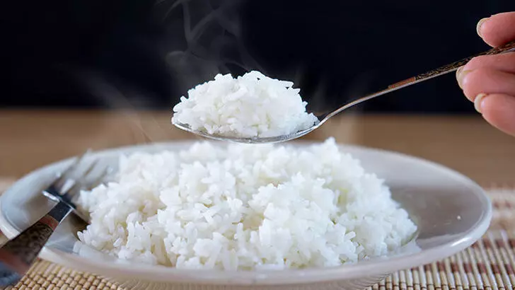 Pirinci Kavururken Tencereye Birkaç Damla Damlatmanız Yeterli! Beyaz ve Tane Tane Pirinç Pilavının Sırrı
