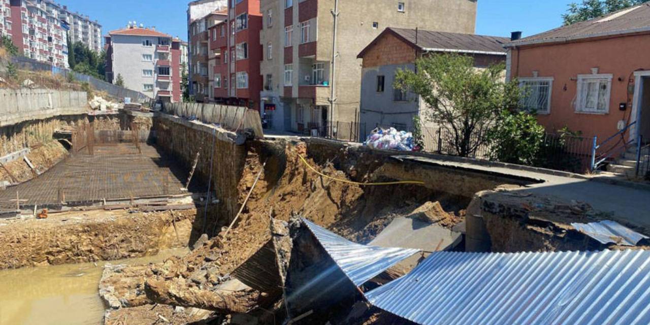 Sarıyer'de Yol Çöktü: Etraftaki Binalar Boşaltıldı