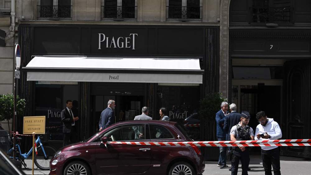 'Şık Giyimli' Hırsızlar Kuyumcu Dükkanından 15 Milyon Euroluk Mücevher Çaldı