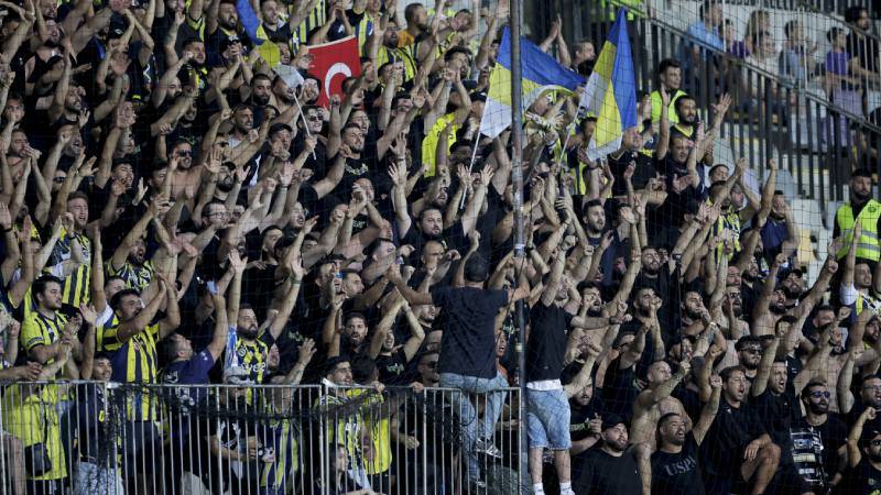 Maribor-Fenerbahçe Maçında Ortalık Karıştı! Hengame Çıktı, Müsabaka Durdu